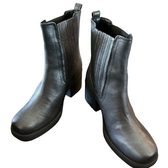 Kenneth Cole Jet Black Leather Chelsea Boots Chunky Heel Slip On NEW Size 7 - Picture 2 of 11